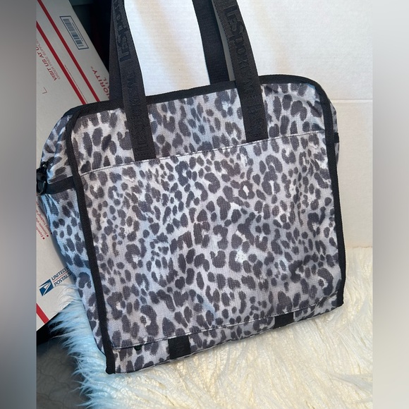 😻LeSportsac Cheetah Tote😻 - Picture 10 of 12